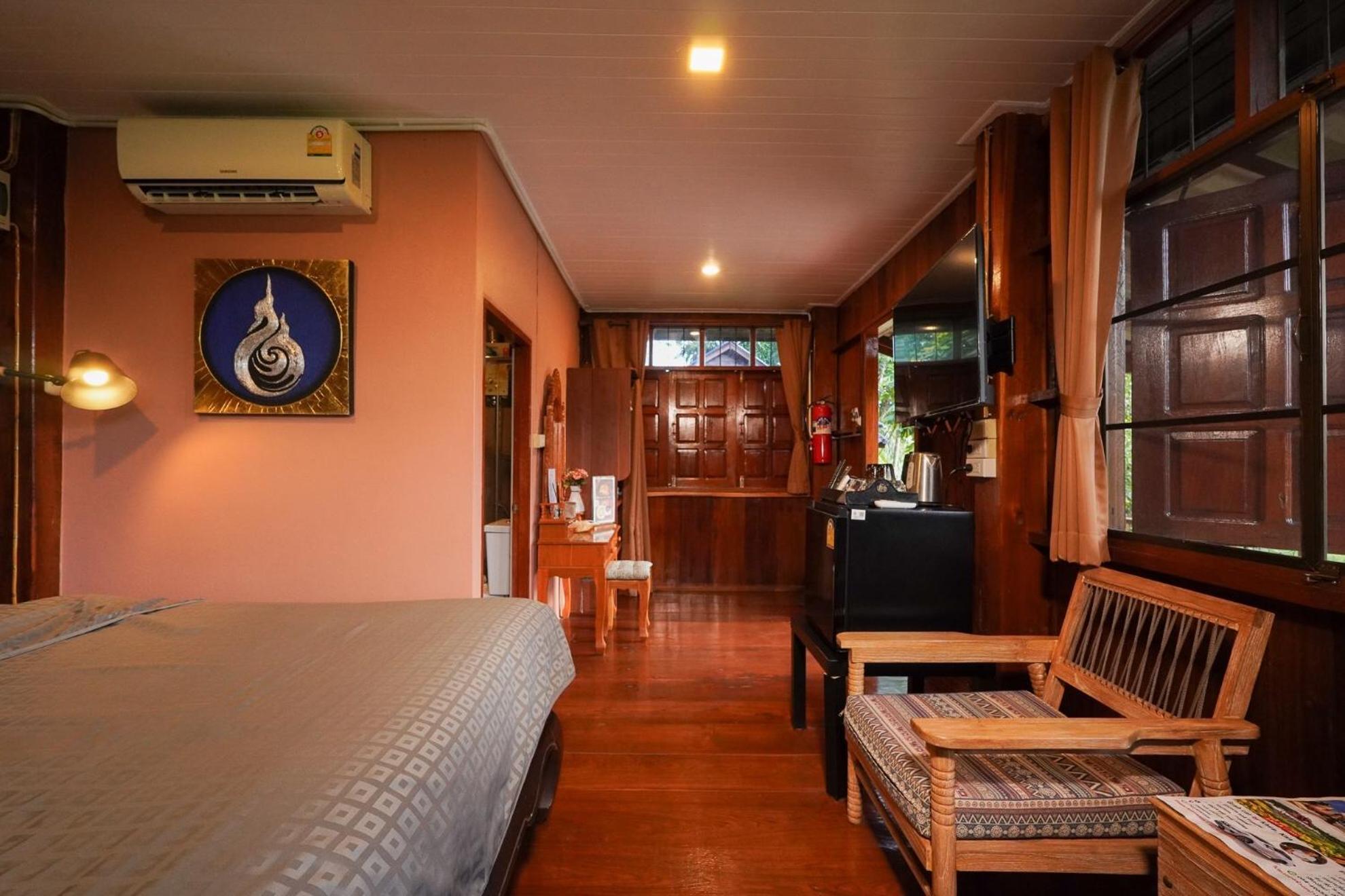 The Wes Village, Incl Free Breakfast & 100 Thb Food Gift Чианг Дао Экстерьер фото